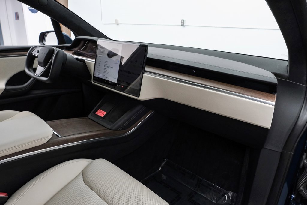 Used 2022 Tesla Model X image 20