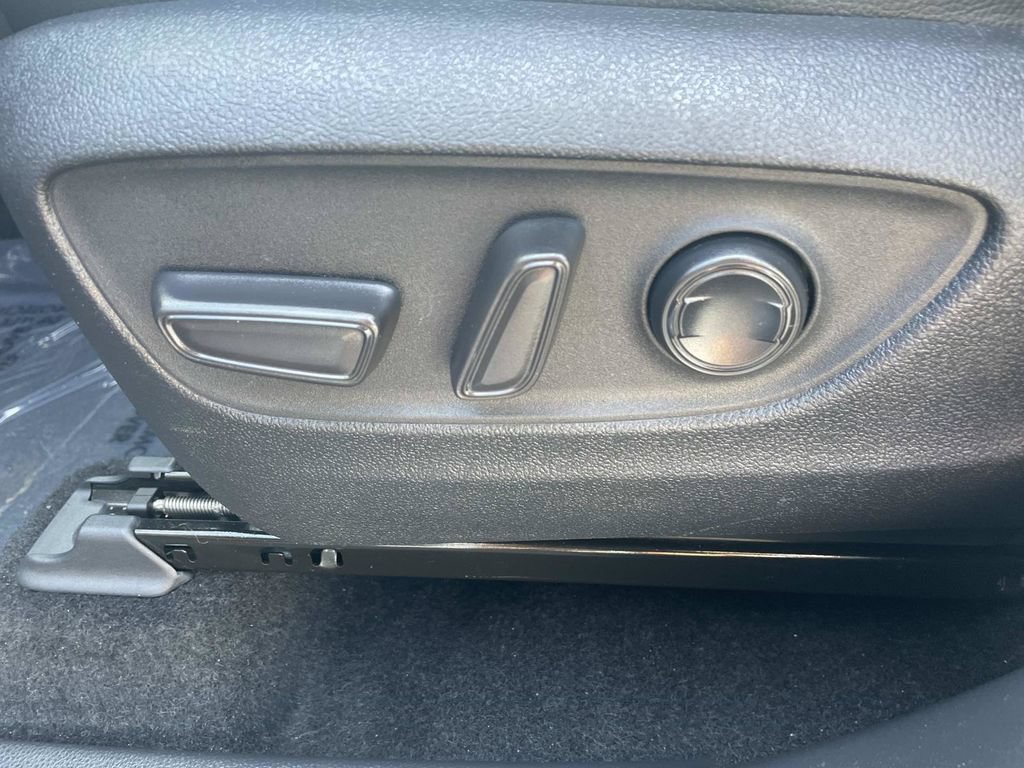 Used 2024 Toyota Highlander XLE FWD image 26