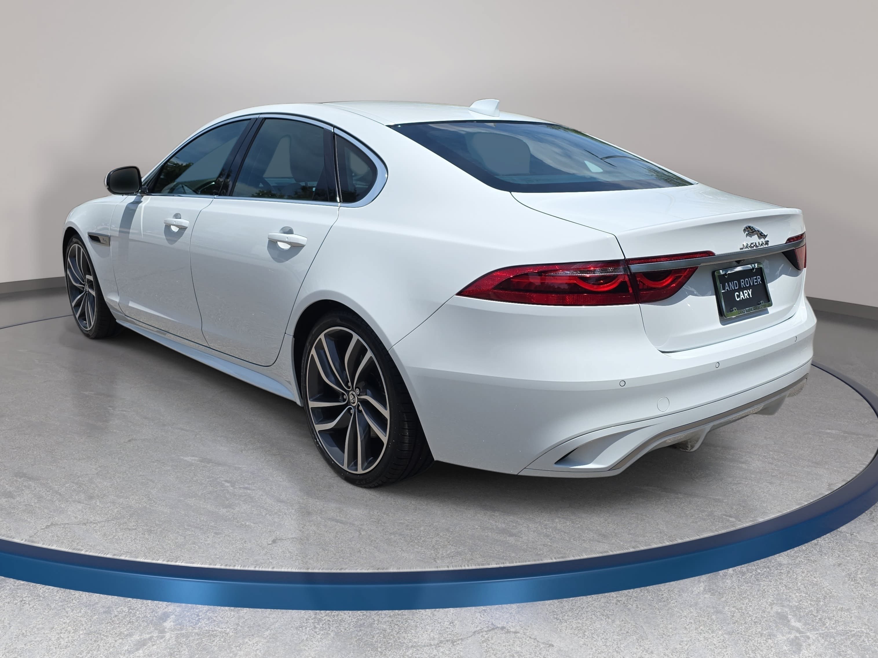 Certified 2024 Jaguar XF R-Dynamic SE RWD image 7