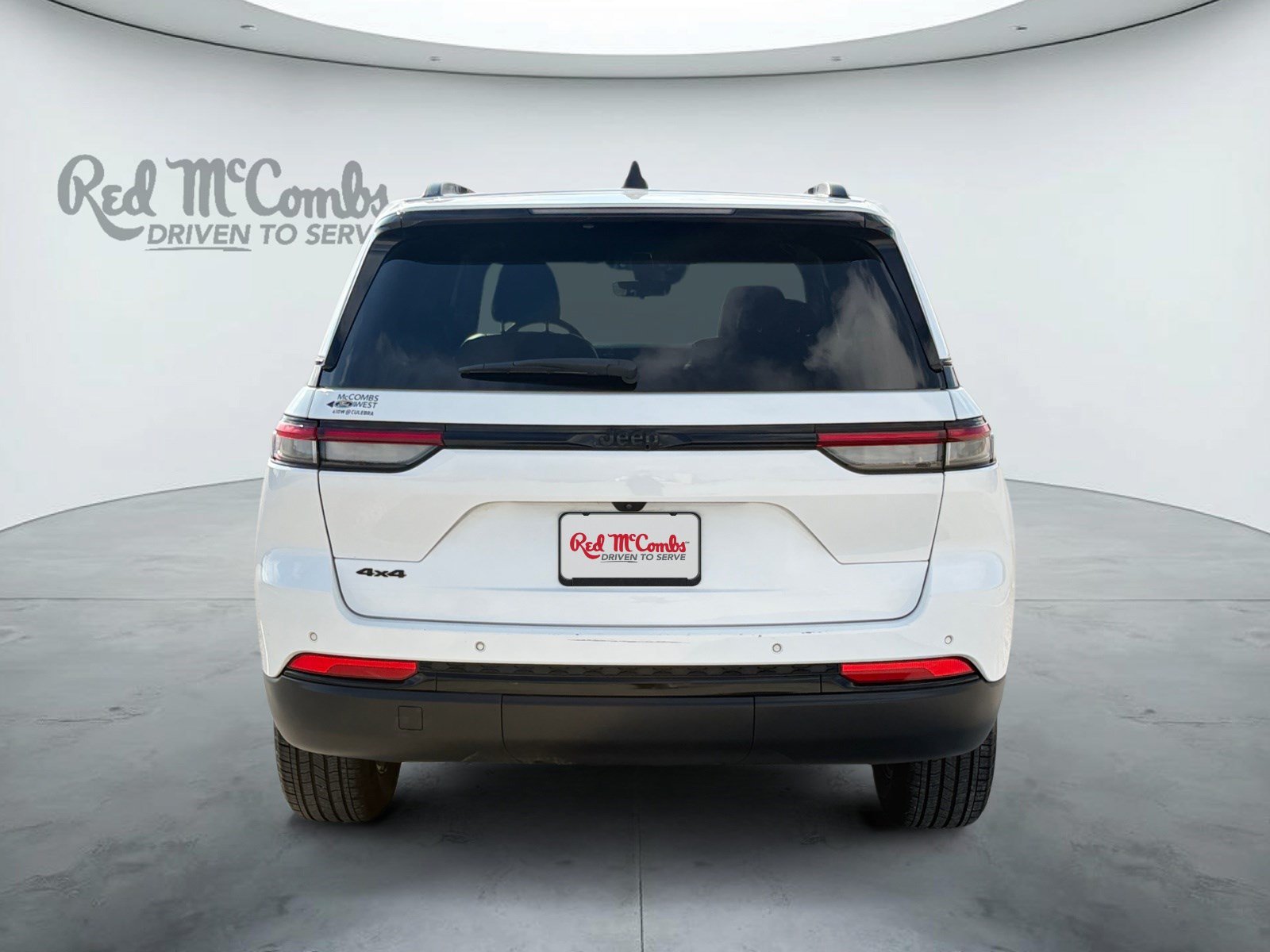 Used 2025 Jeep Grand Cherokee Altitude AWD/4WD image 6