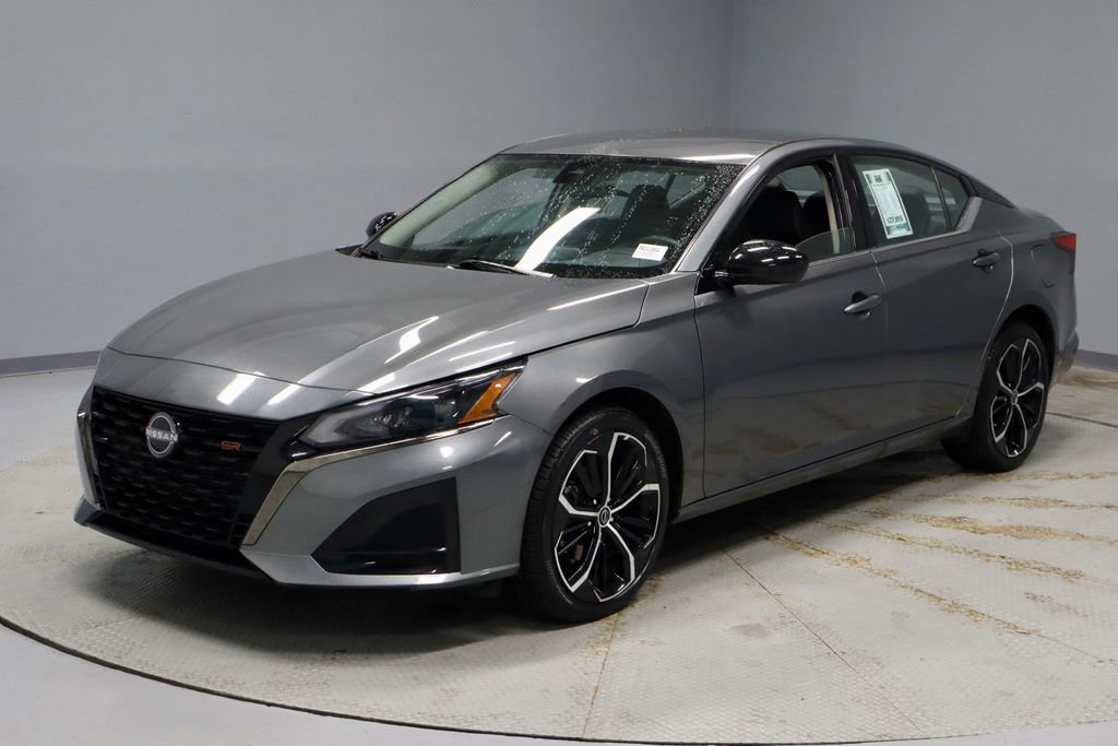Used 2025 Nissan Altima 2.5 SR AWD/4WD image 7