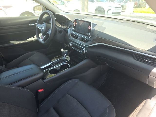 Used 2024 Nissan Altima 2.5 SV image 12