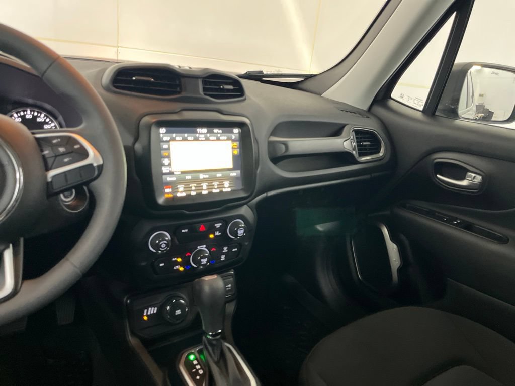 Used 2023 Jeep Renegade Latitude AWD/4WD image 31