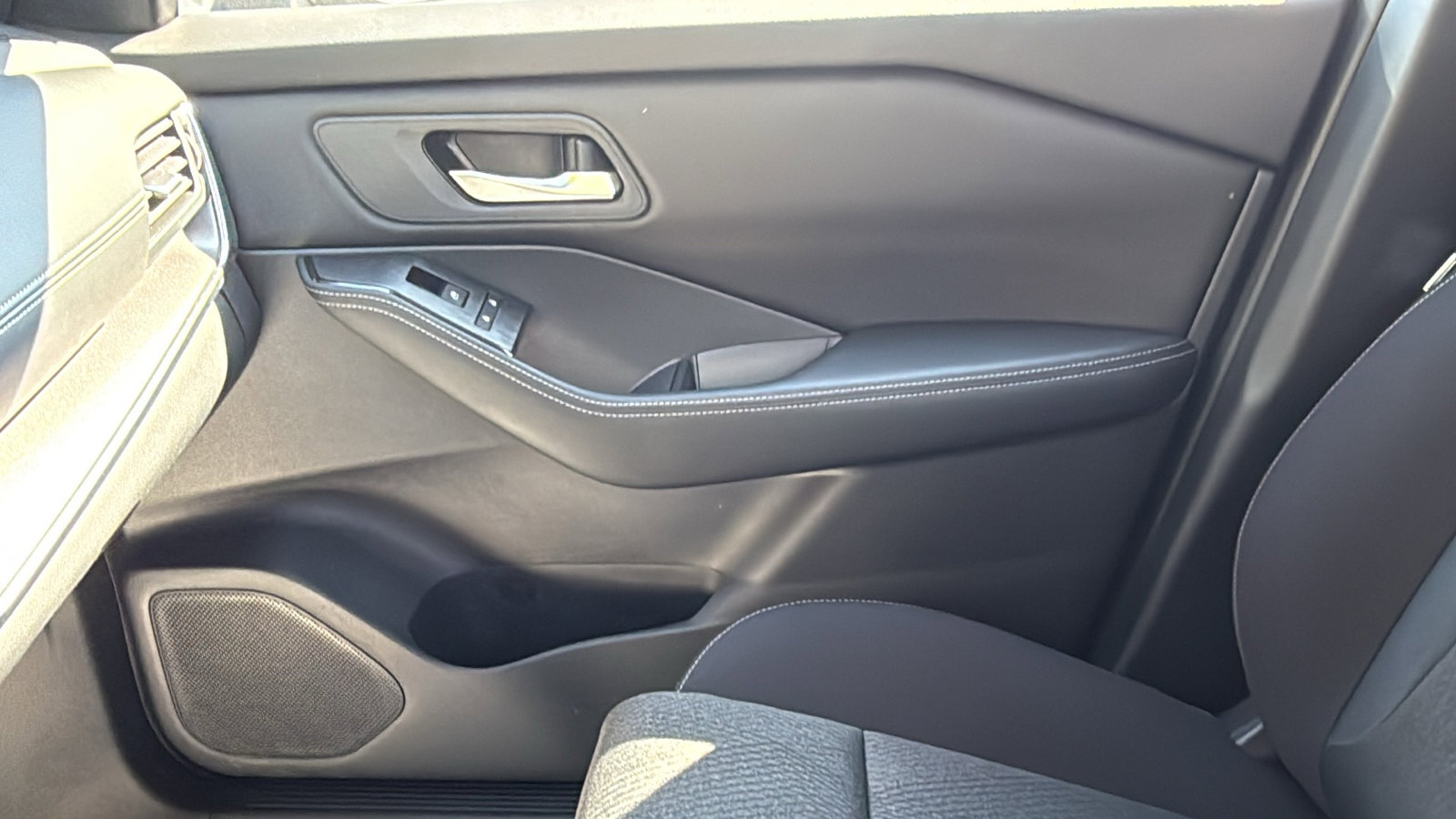 Certified 2024 Nissan Rogue SV AWD/4WD image 18