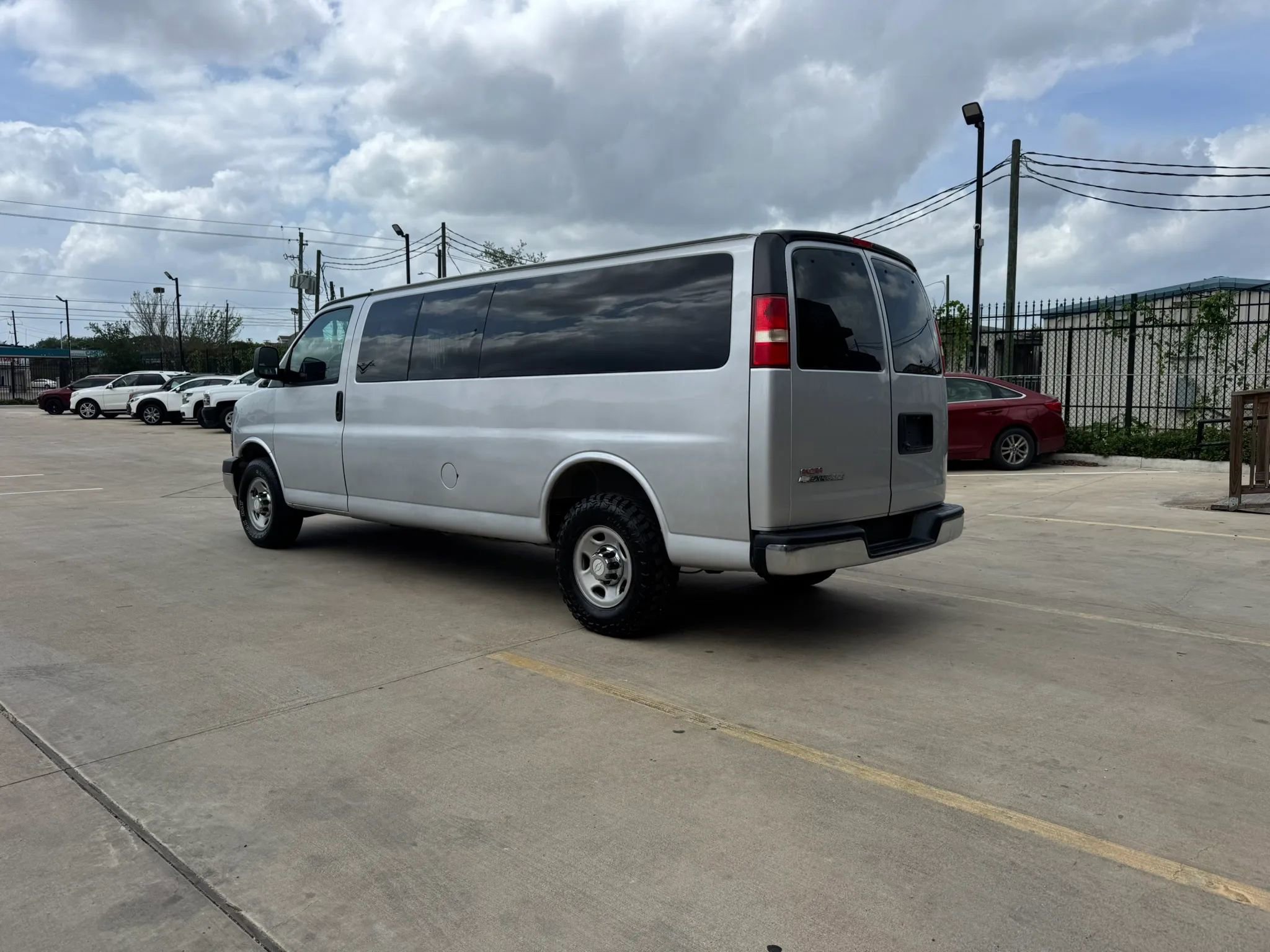 Used 2017 Chevrolet Express 3500 LT w/ LT Preferred Equipment Group image 5