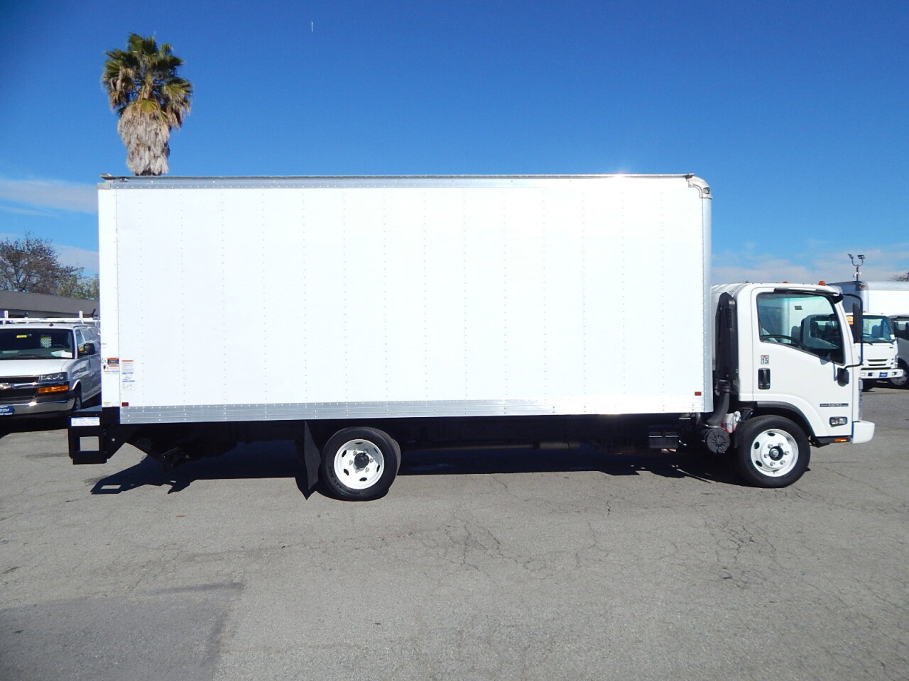 Used 2024 Isuzu NPR image 9