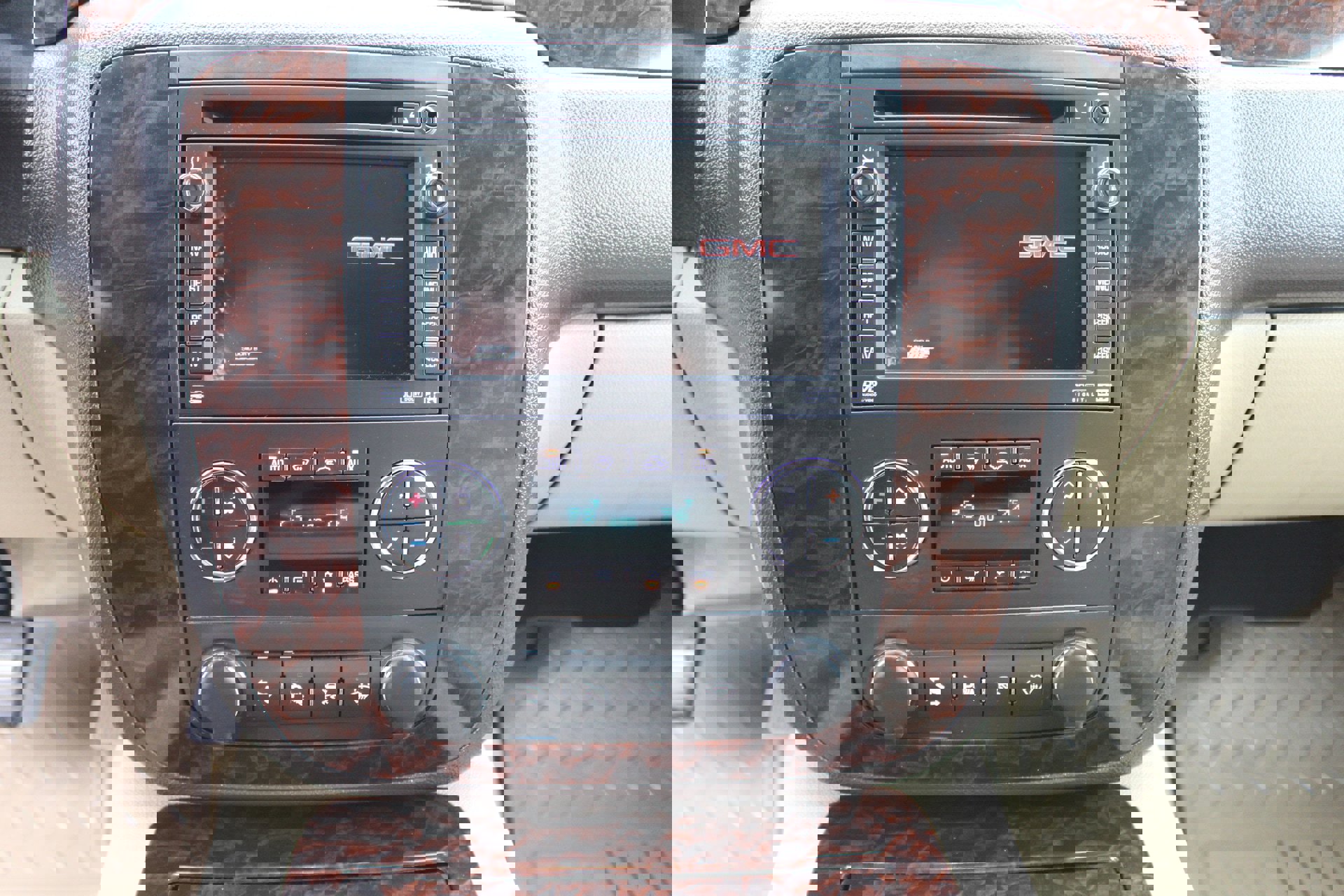 Used 2007 GMC Yukon Denali image 45