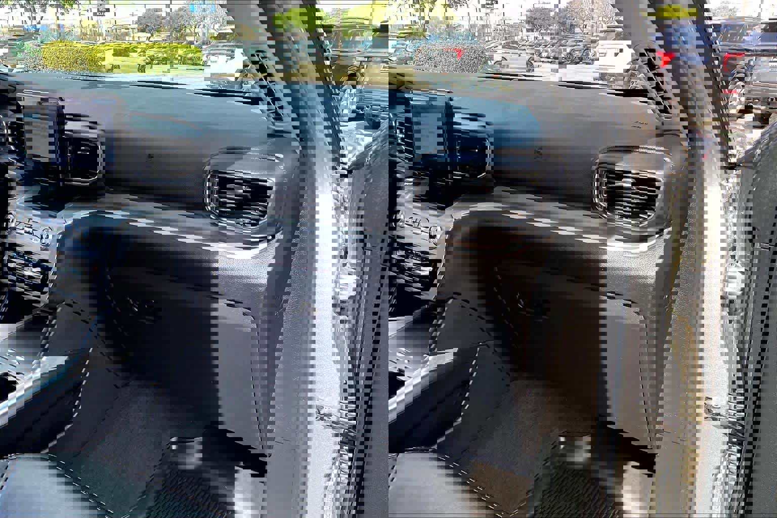 Used 2022 Ford Explorer XLT w/ Equipment Group 202A image 19