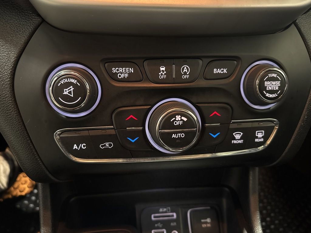 Used 2018 Jeep Cherokee Trailhawk w/ Comfort/Convenience Group image 15