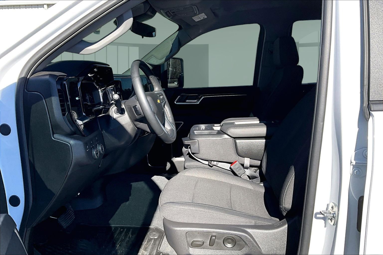 Used 2025 Chevrolet Silverado 2500 LT w/ Convenience Package image 22