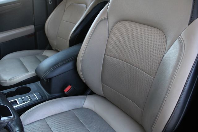 Used 2020 Ford Escape Titanium image 6