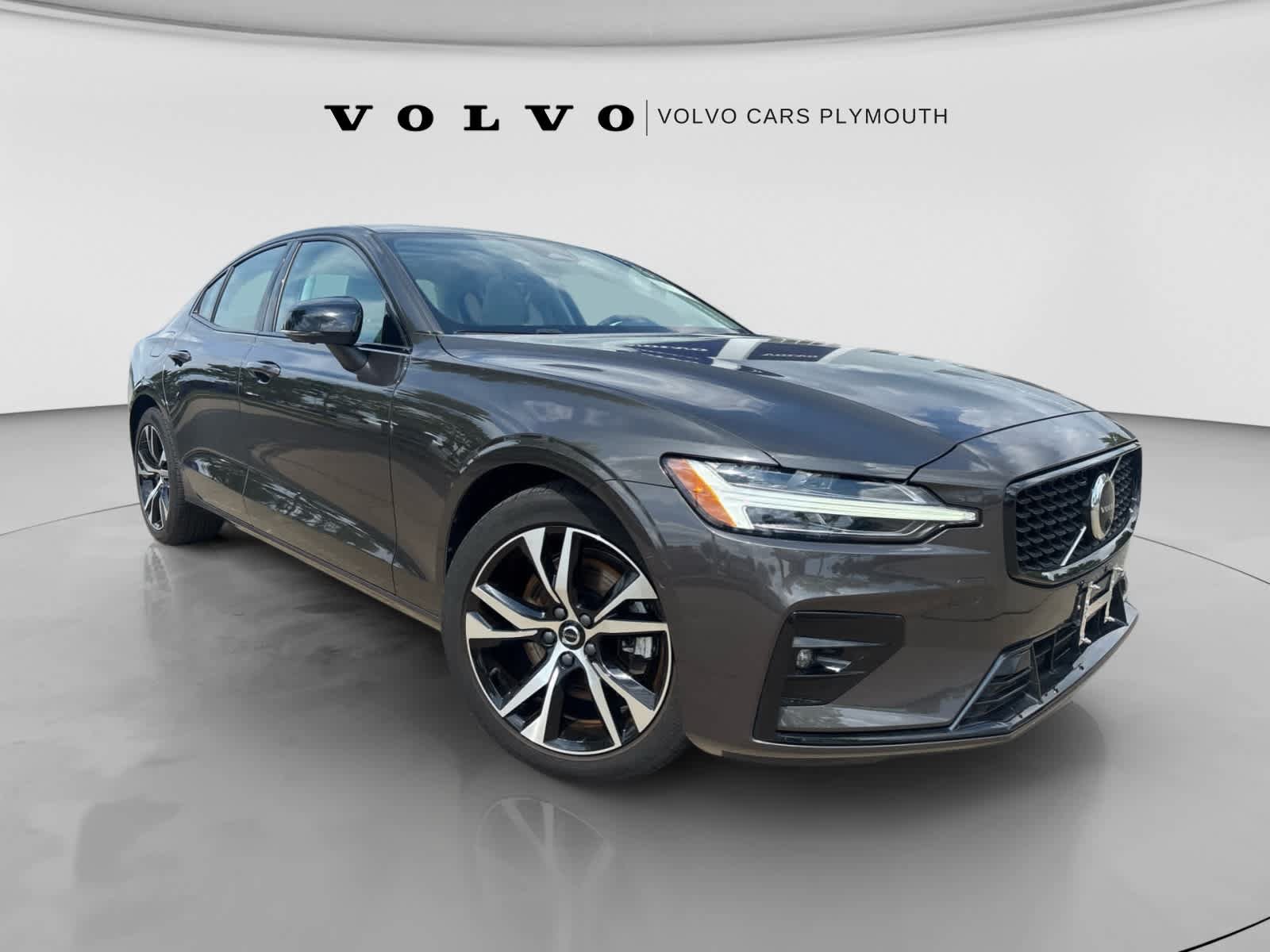 Used 2025 Volvo S60 B5 Plus FWD image 2