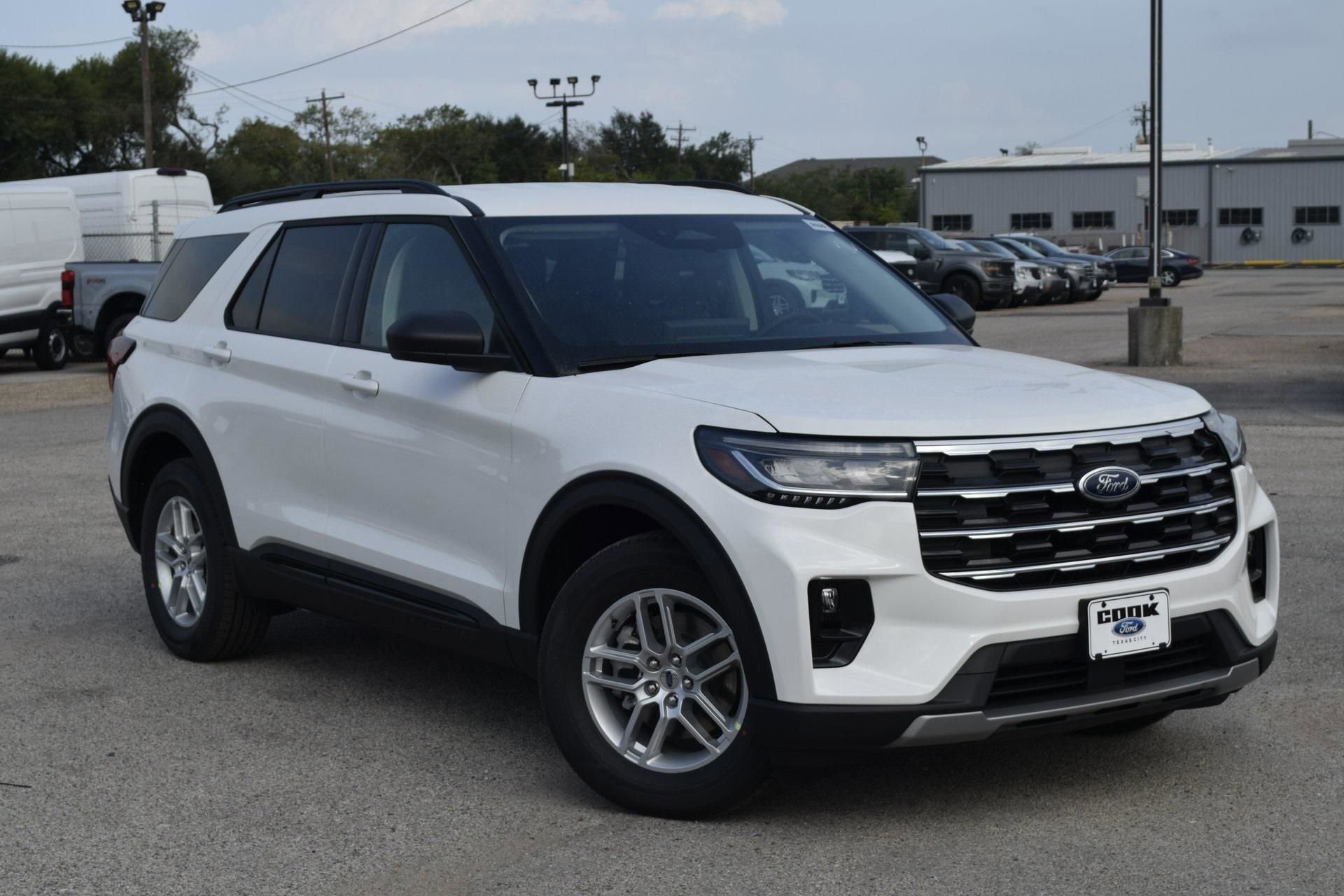 New 2026 Ford Explorer Active w/ Active Comfort Package image 3