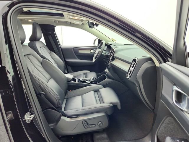 Certified 2023 Volvo XC40 B5 Plus w/ Protection Package Premier image 14