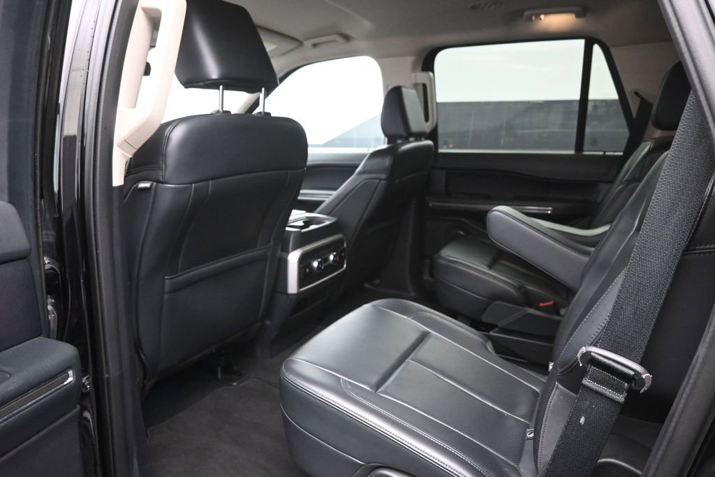 Used 2024 Ford Expedition XLT RWD image 2
