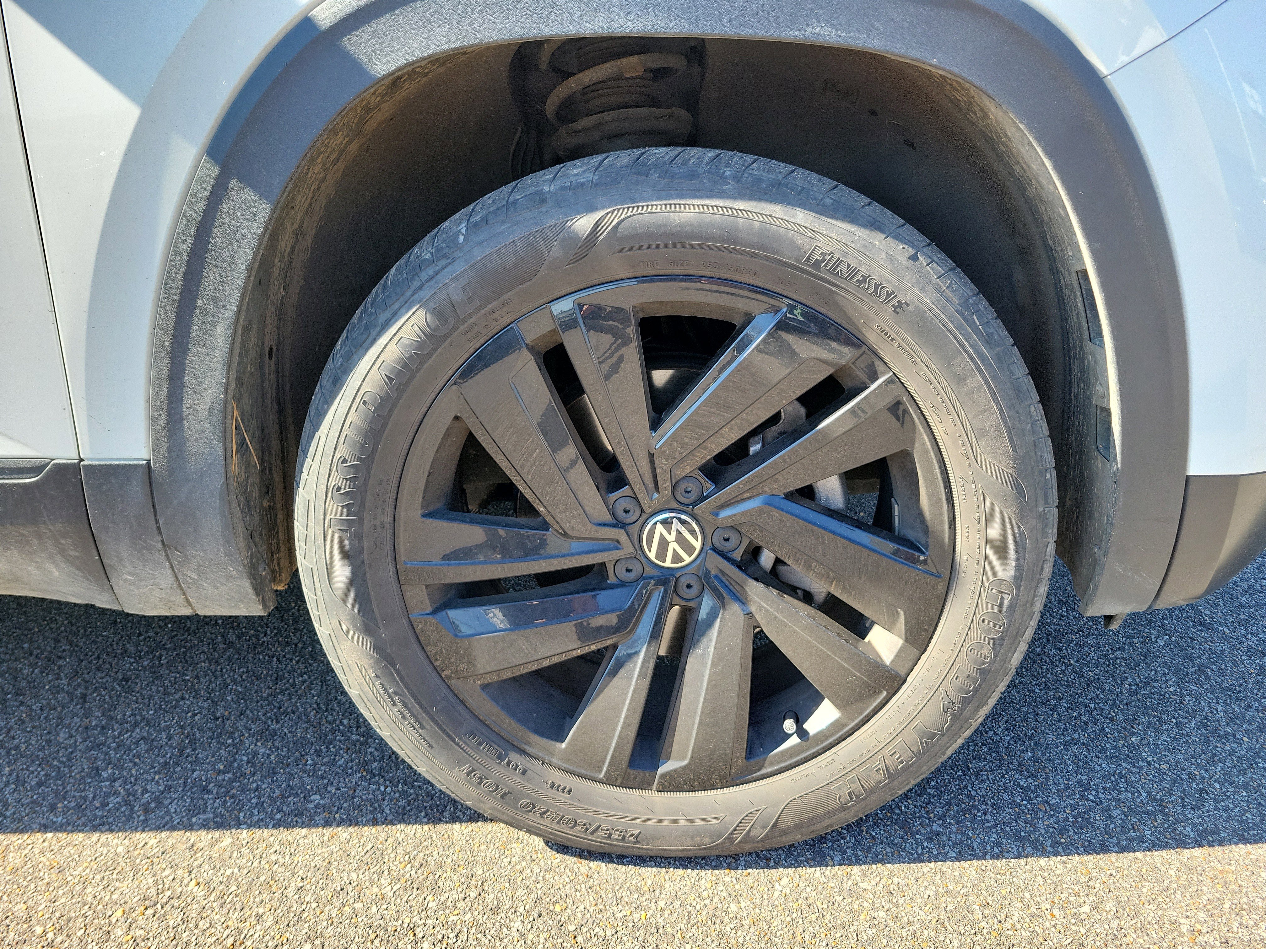 Used 2023 Volkswagen Atlas Cross Sport SE w/ Black Wheel Package image 25