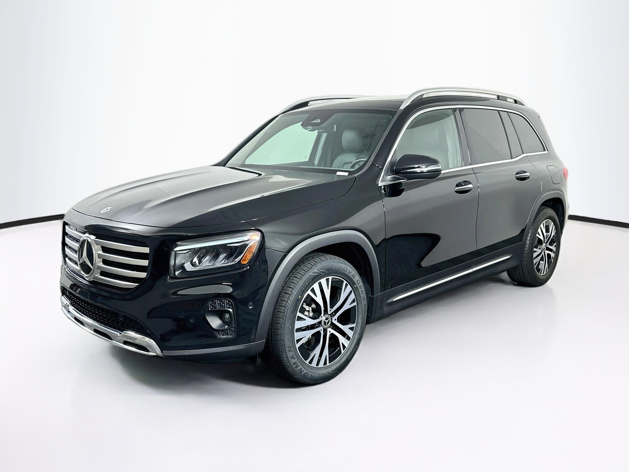 Used 2024 Mercedes-Benz GLB 250 w/ Exclusive Package image 3