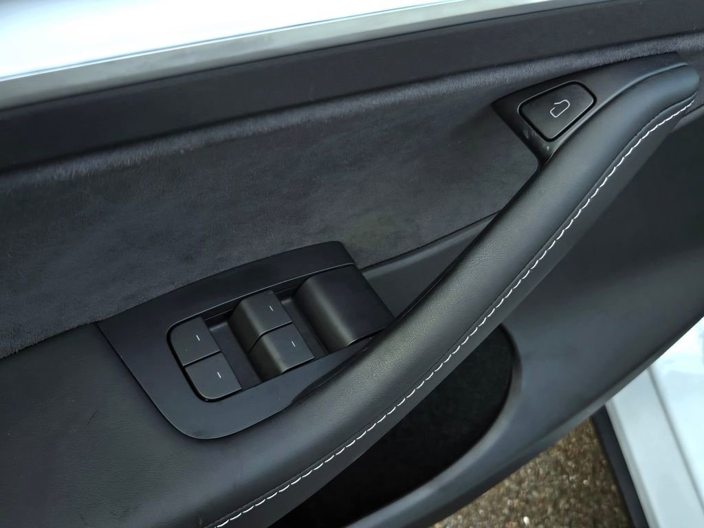 Used 2023 Tesla Model Y Long Range image 11