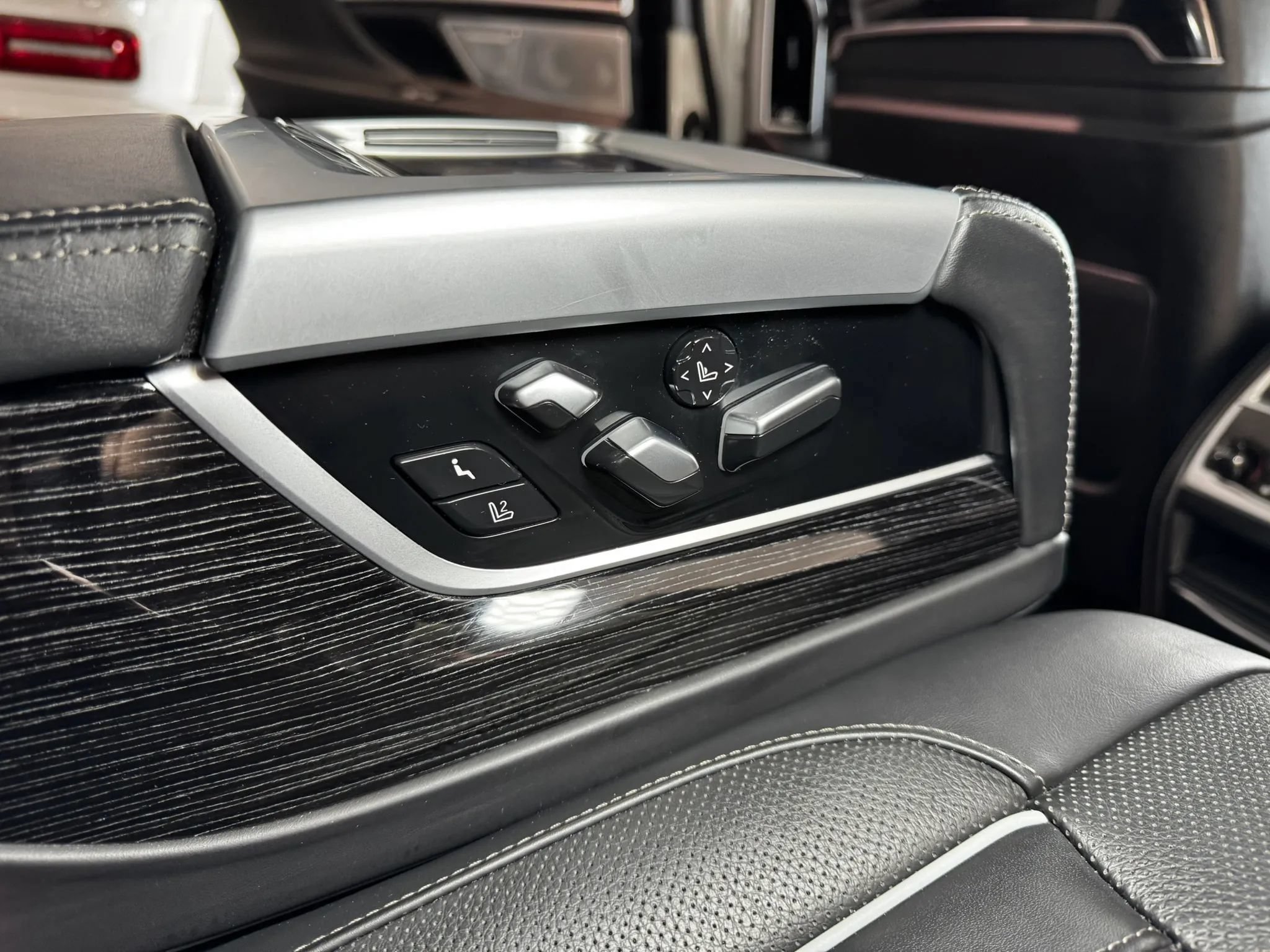 Used 2018 BMW 750i xDrive AWD/4WD image 25