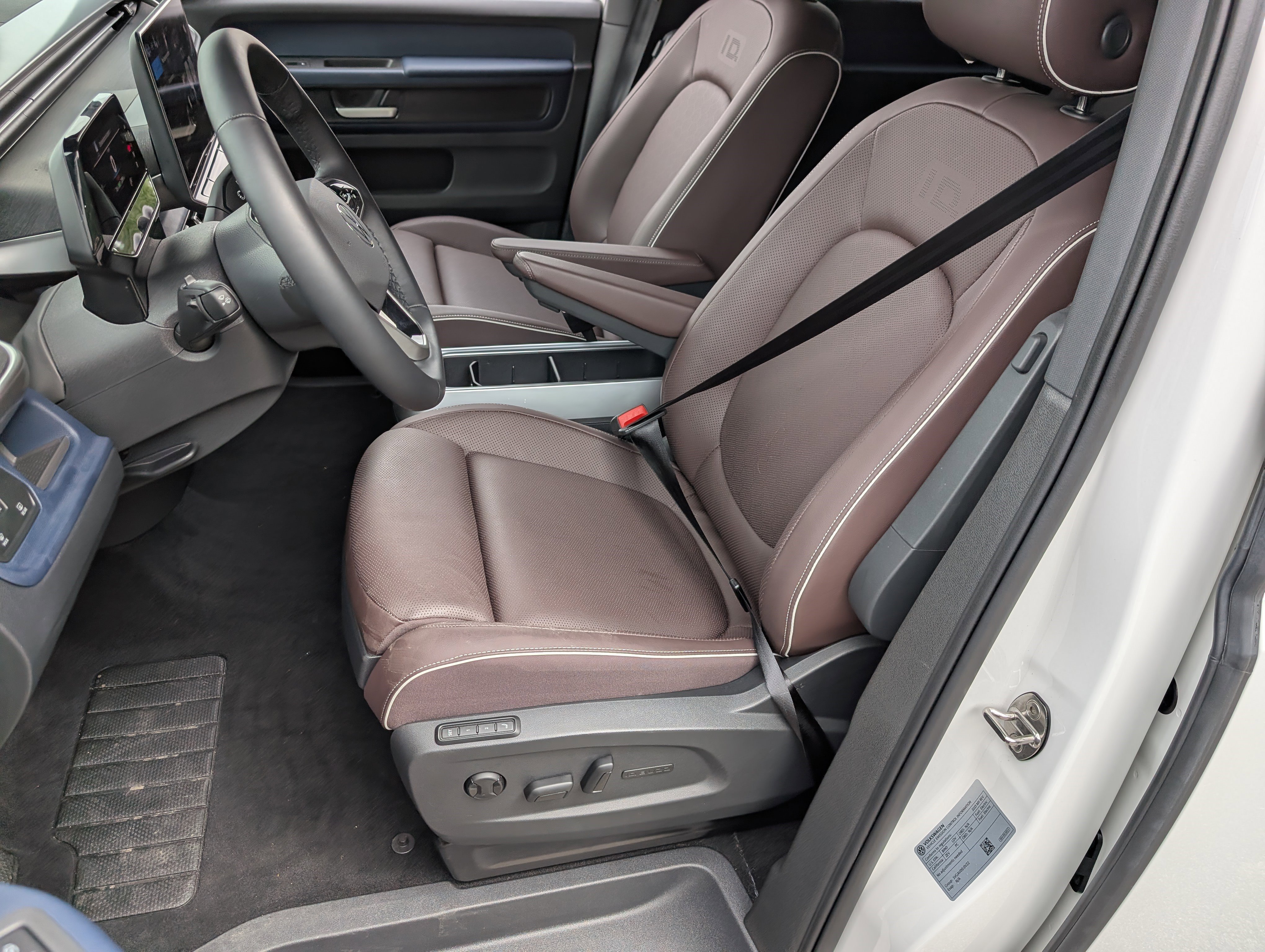 Used 2025 Volkswagen ID. Buzz Pro S RWD image 16
