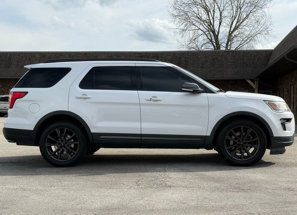 Used 2018 Ford Explorer XLT w/ Equipment Group 202A image 7
