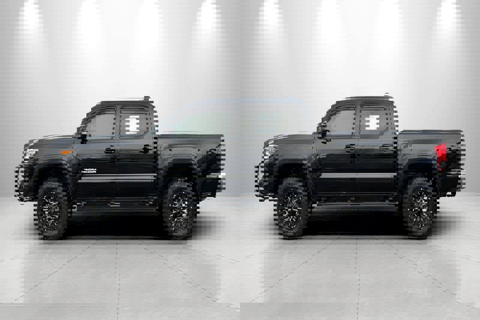 Used 2017 Toyota Tacoma TRD Off-Road image 5