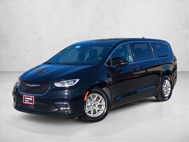 Used 2025 Chrysler Pacifica Select image 1