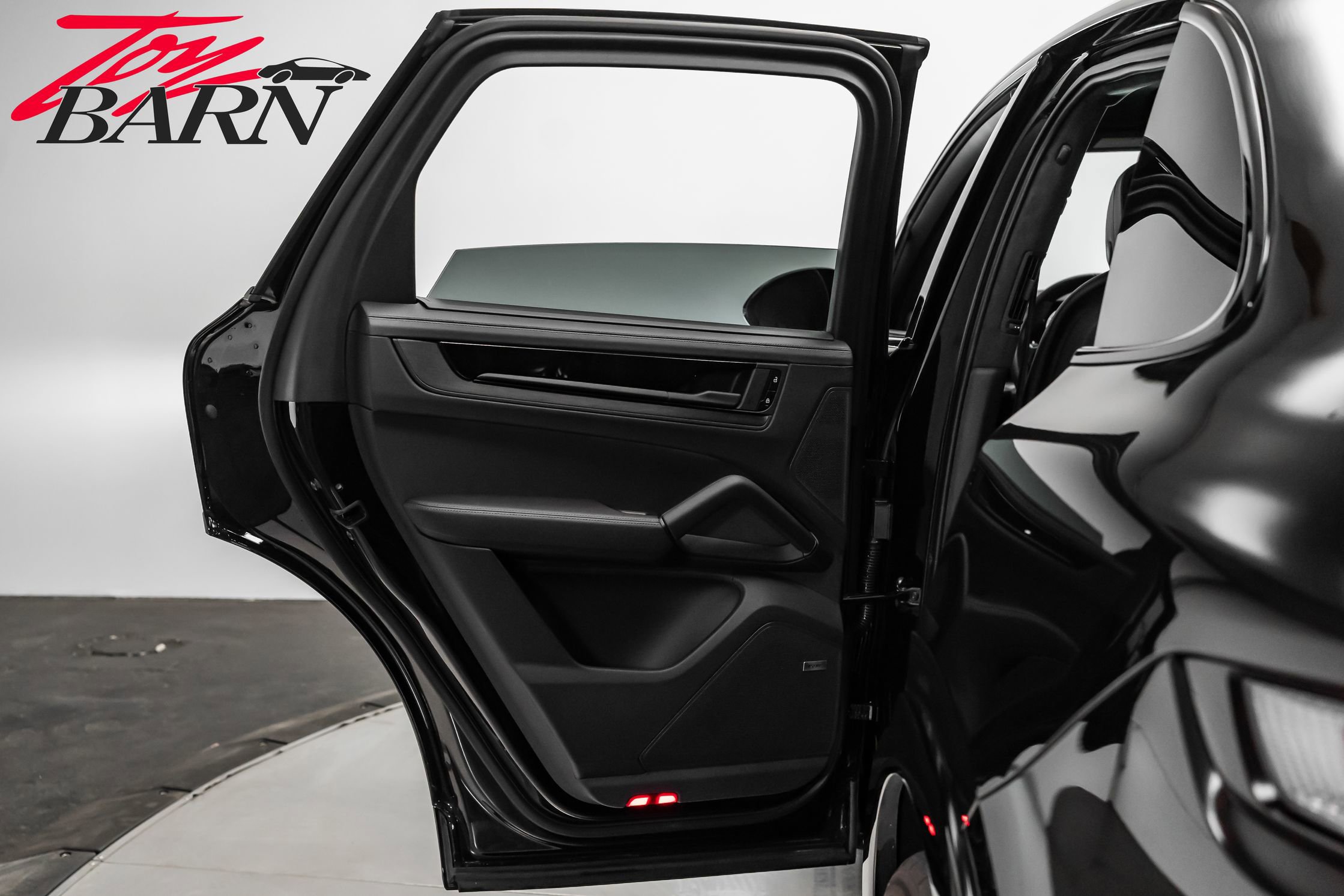 Used 2025 Porsche Cayenne GTS image 43