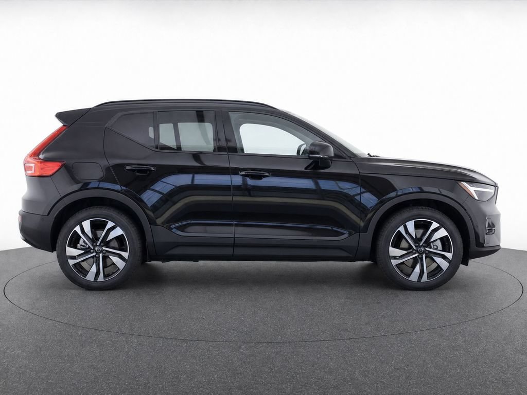 New 2026 Volvo XC40 B5 Plus w/ Climate Package AWD/4WD image 8