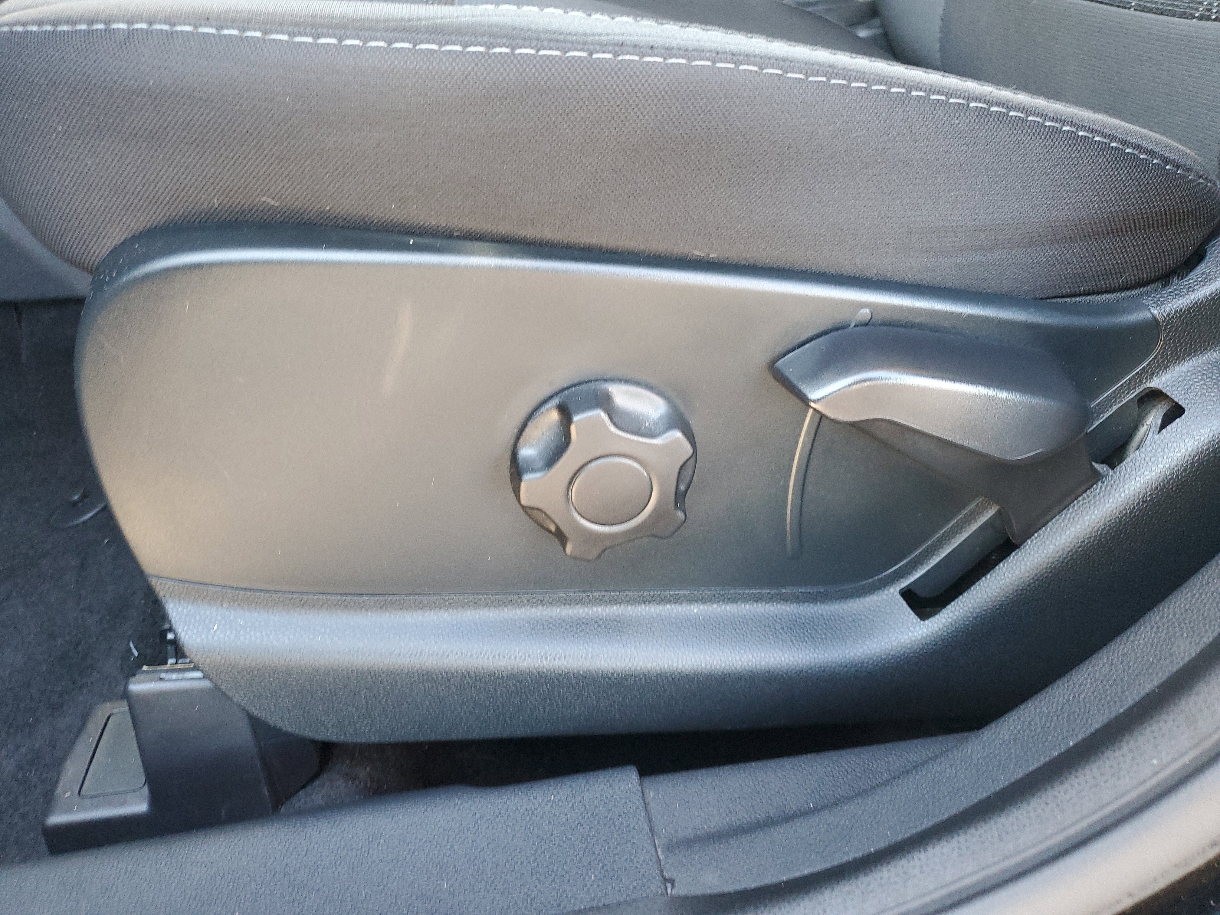 Used 2022 Ford EcoSport SE w/ SE Convenience Package image 16