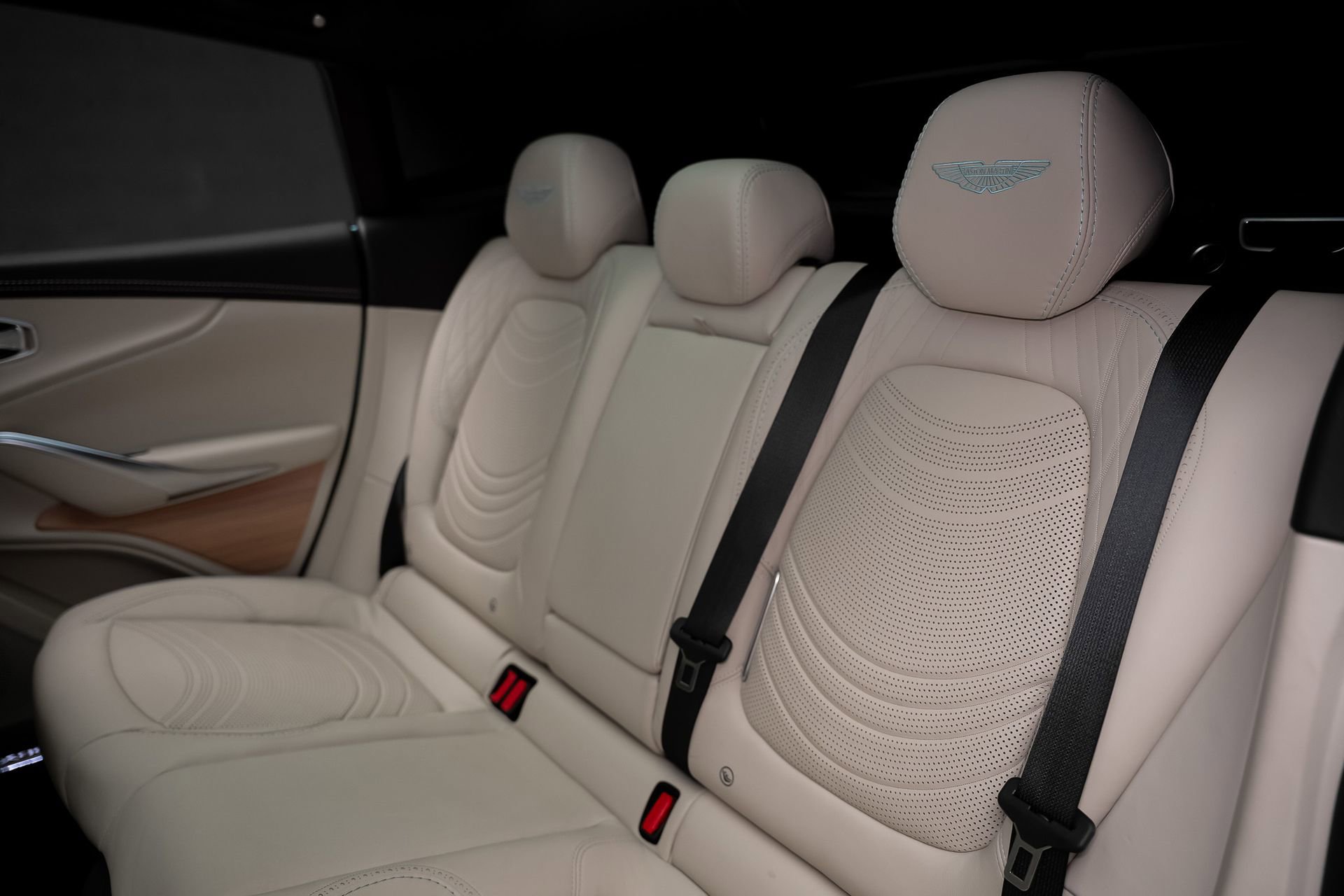 Used 2023 Aston Martin DBX AWD/4WD image 56