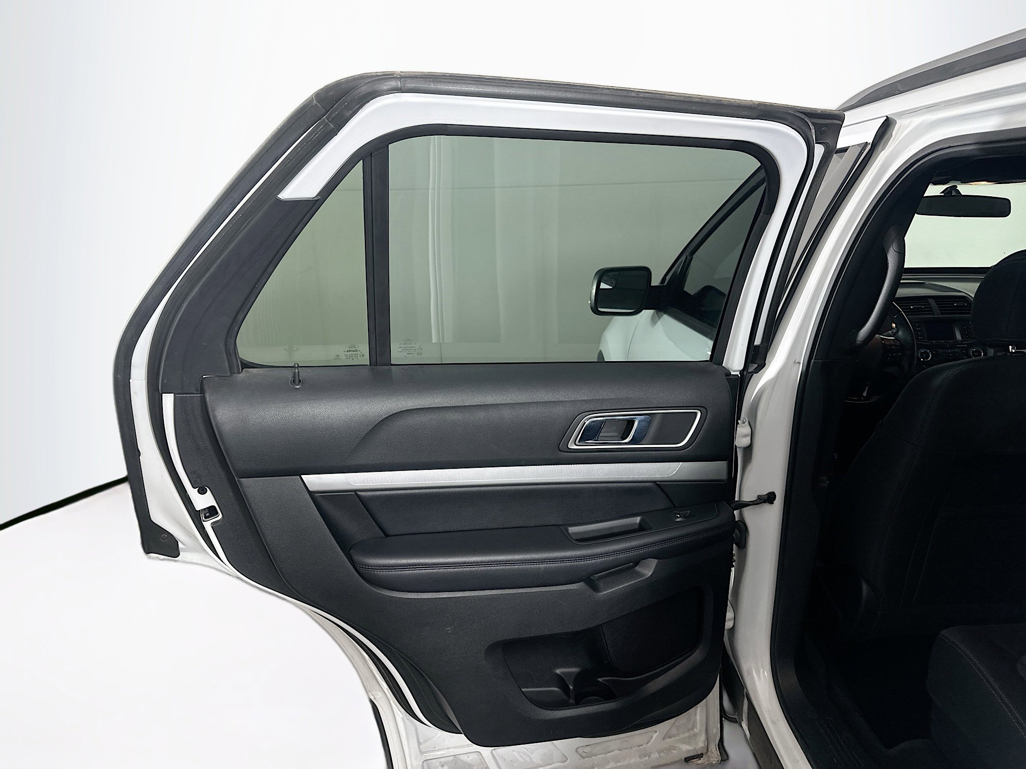 Used 2017 Ford Explorer XLT image 24