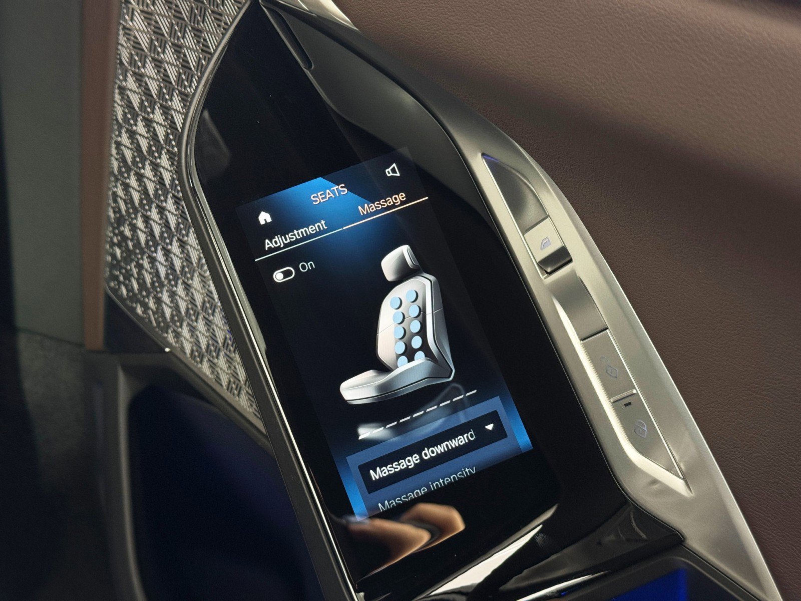 Used 2023 BMW i7 xDrive60 w/ Executive Package 2 image 40