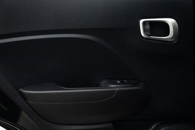 Used 2023 Hyundai Venue SEL image 25