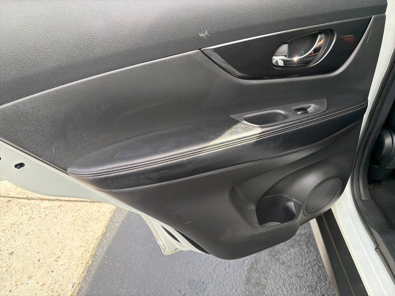 Used 2017 Nissan Rogue S FWD image 9