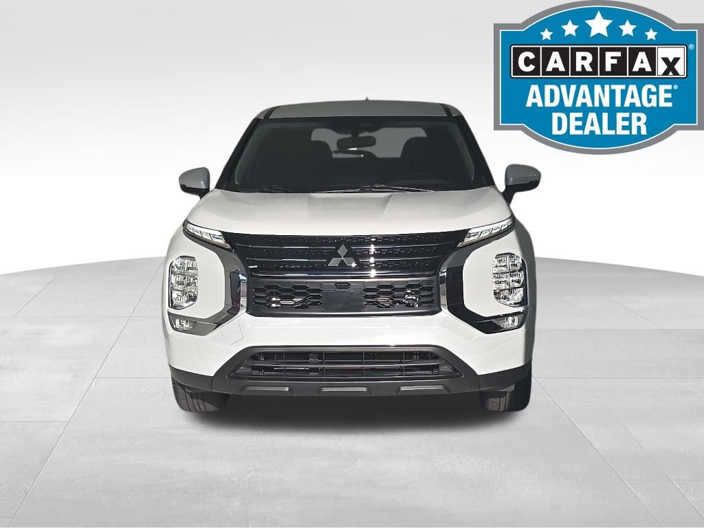Used 2024 Mitsubishi Outlander ES FWD image 1