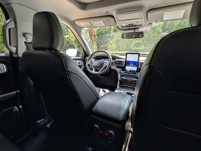 Used 2023 Ford Explorer Limited w/ Limited Technology Package AWD/4WD image 36