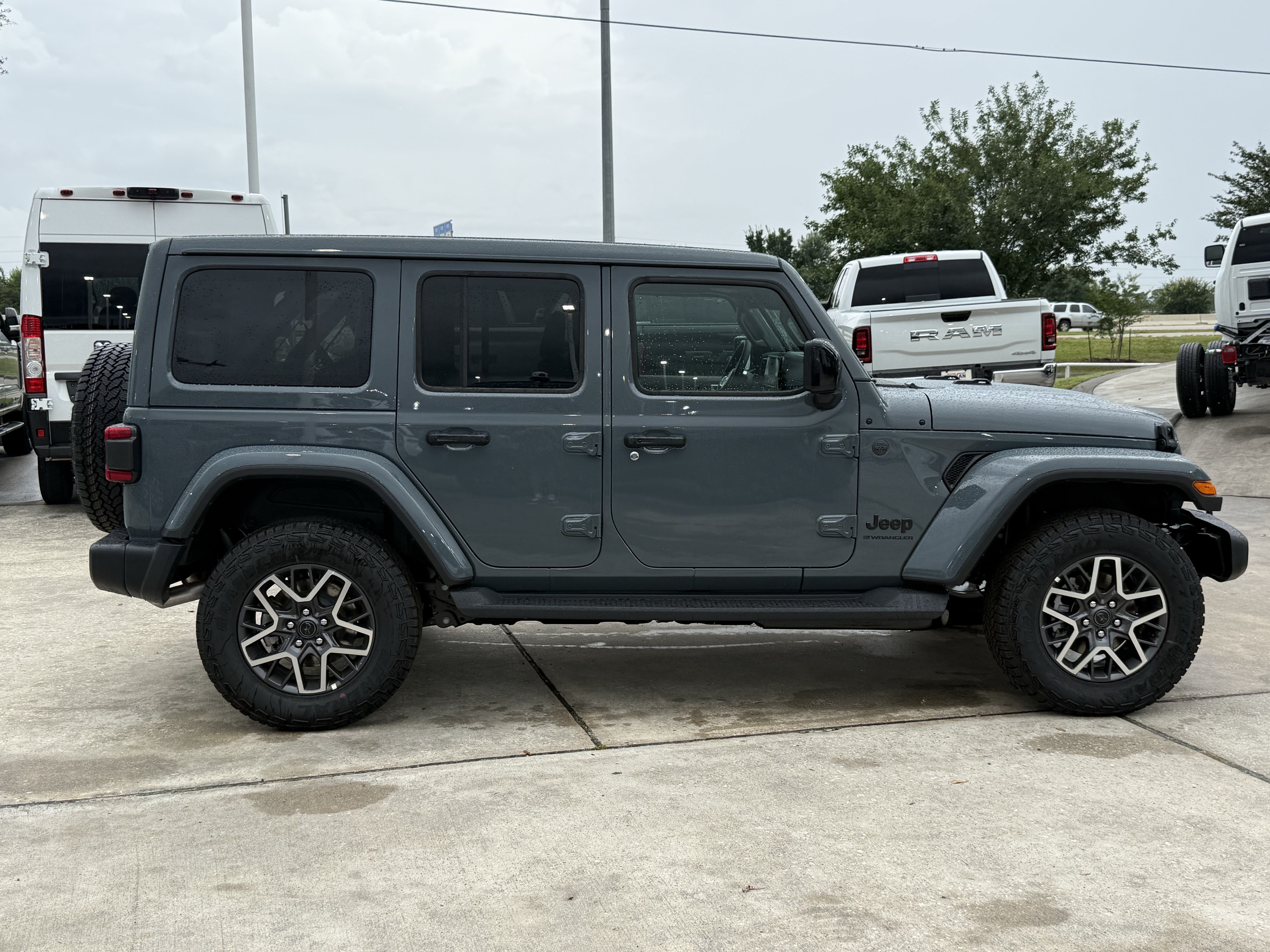 New 2026 Jeep Wrangler Unlimited Sahara AWD/4WD image 3