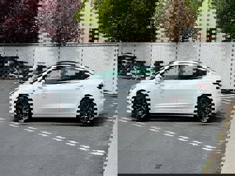 Used 2018 Tesla Model 3 Mid Range RWD image 4