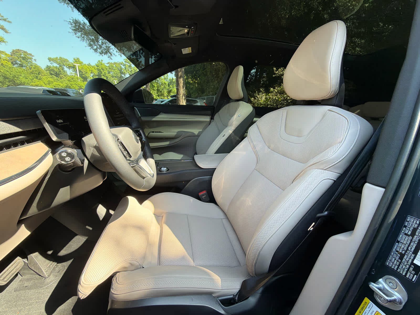 Used 2025 Volvo EX90 Ultra image 30