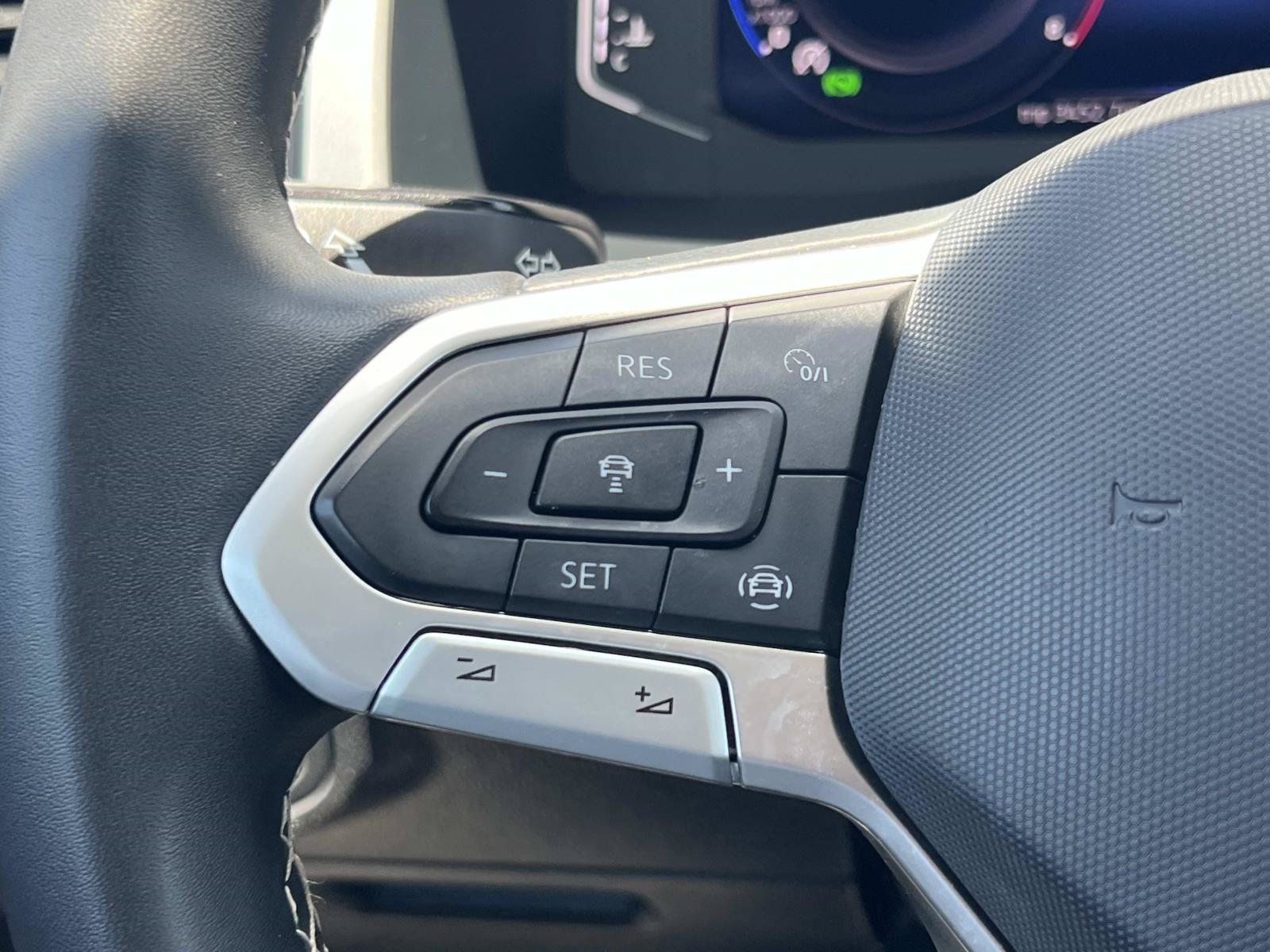 Certified 2023 Volkswagen Atlas SE w/ Panoramic Sunroof Package FWD image 9