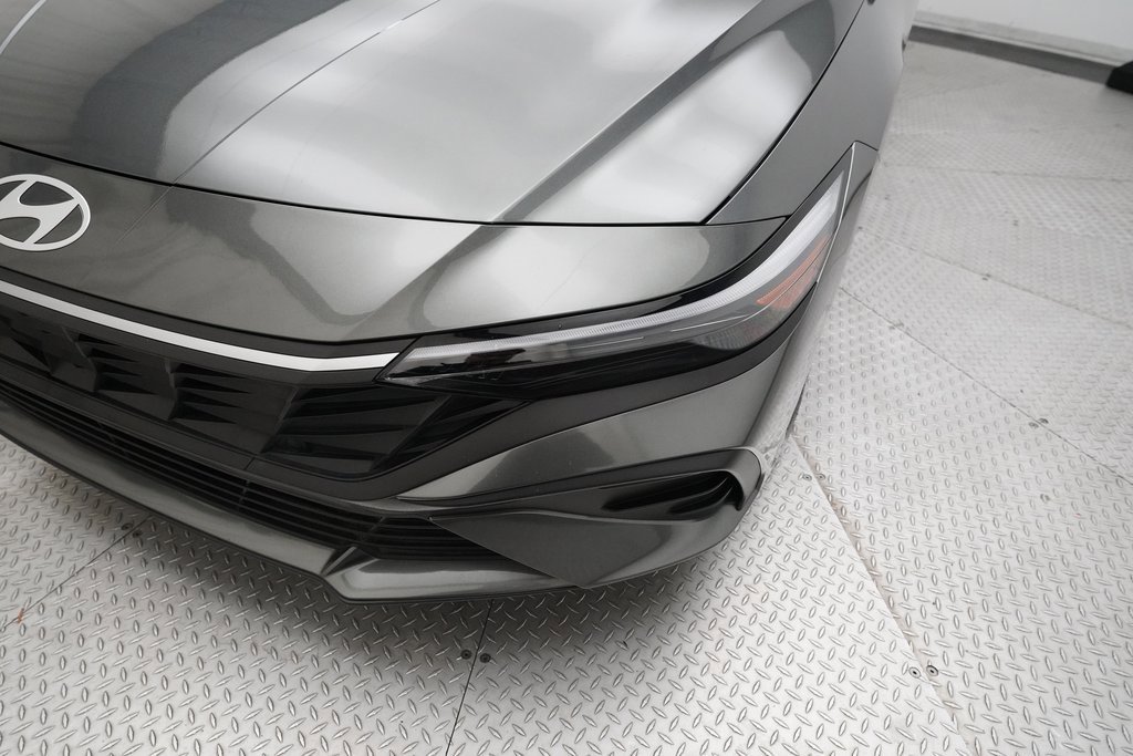 Used 2025 Hyundai Elantra Sport image 22