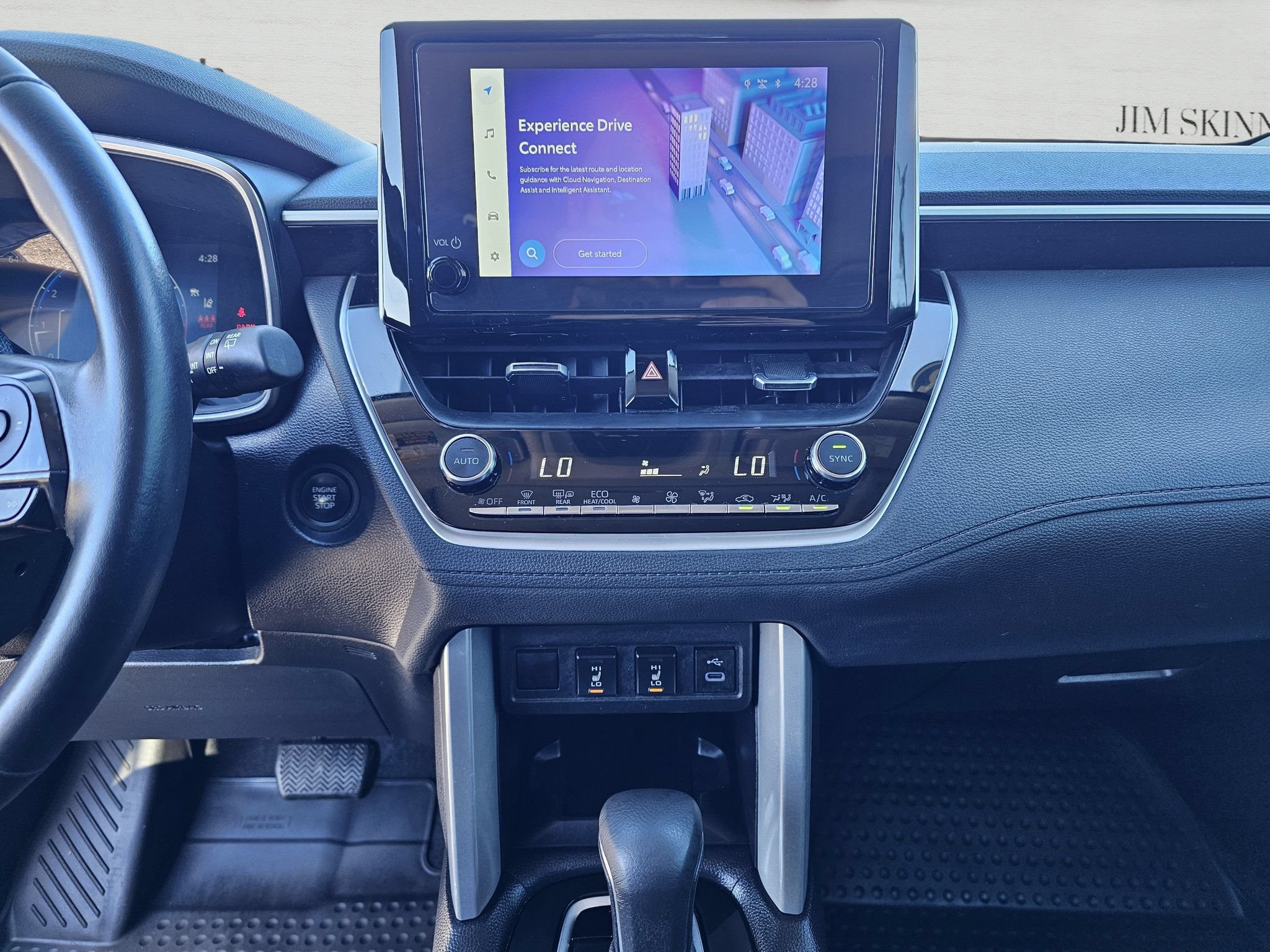 Used 2025 Toyota Corolla Cross XLE w/ Convenience Package FWD image 28