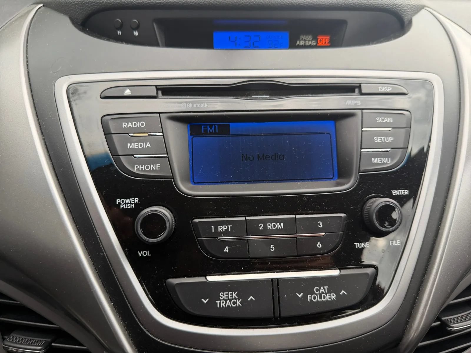 Used 2013 Hyundai Elantra GLS w/ Preferred Pkg FWD image 23