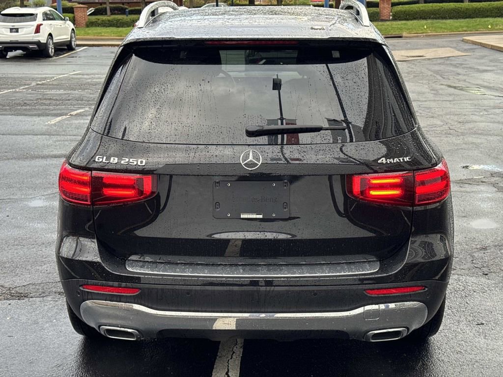 Used 2025 Mercedes-Benz GLB 250 4MATIC image 5