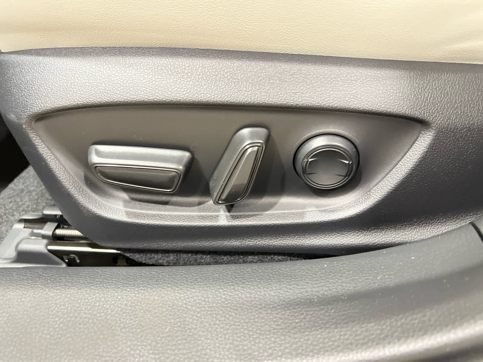 New 2026 Toyota Prius XLE image 15