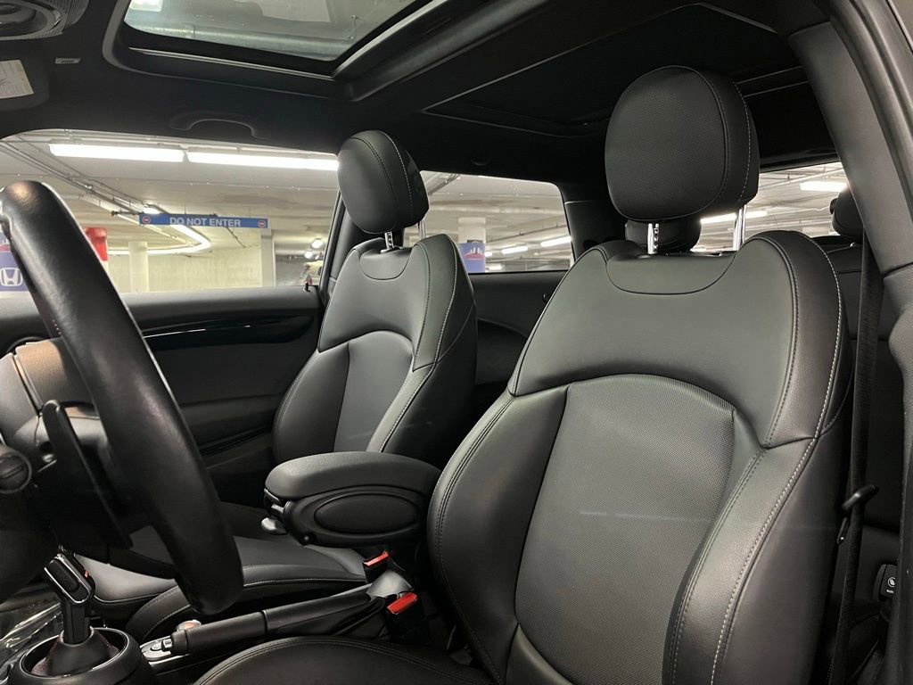 Used 2021 MINI Cooper S w/ Premium Package image 18