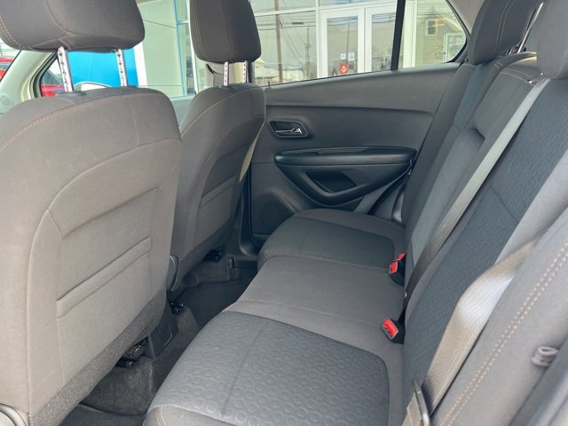 Used 2022 Chevrolet Trax LS w/ Tint and Cruise Package image 17