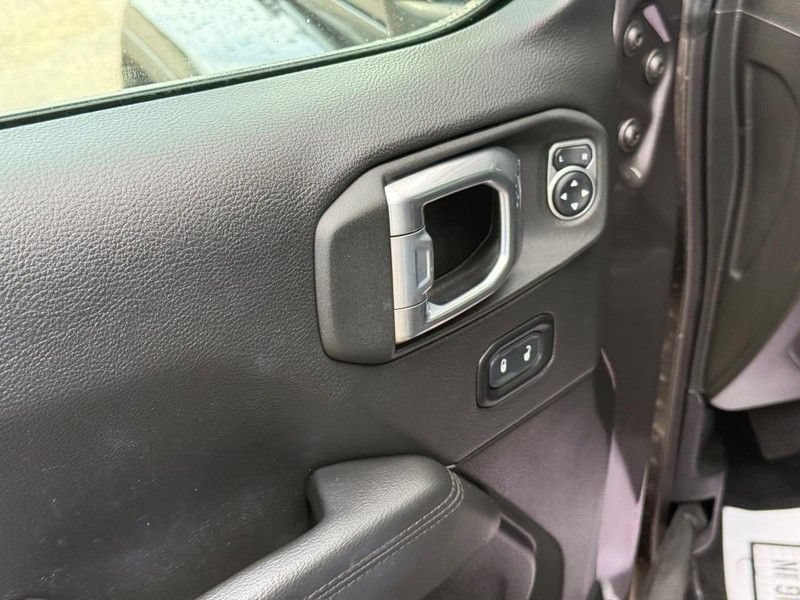 Used 2021 Jeep Wrangler Unlimited Sahara AWD/4WD image 18