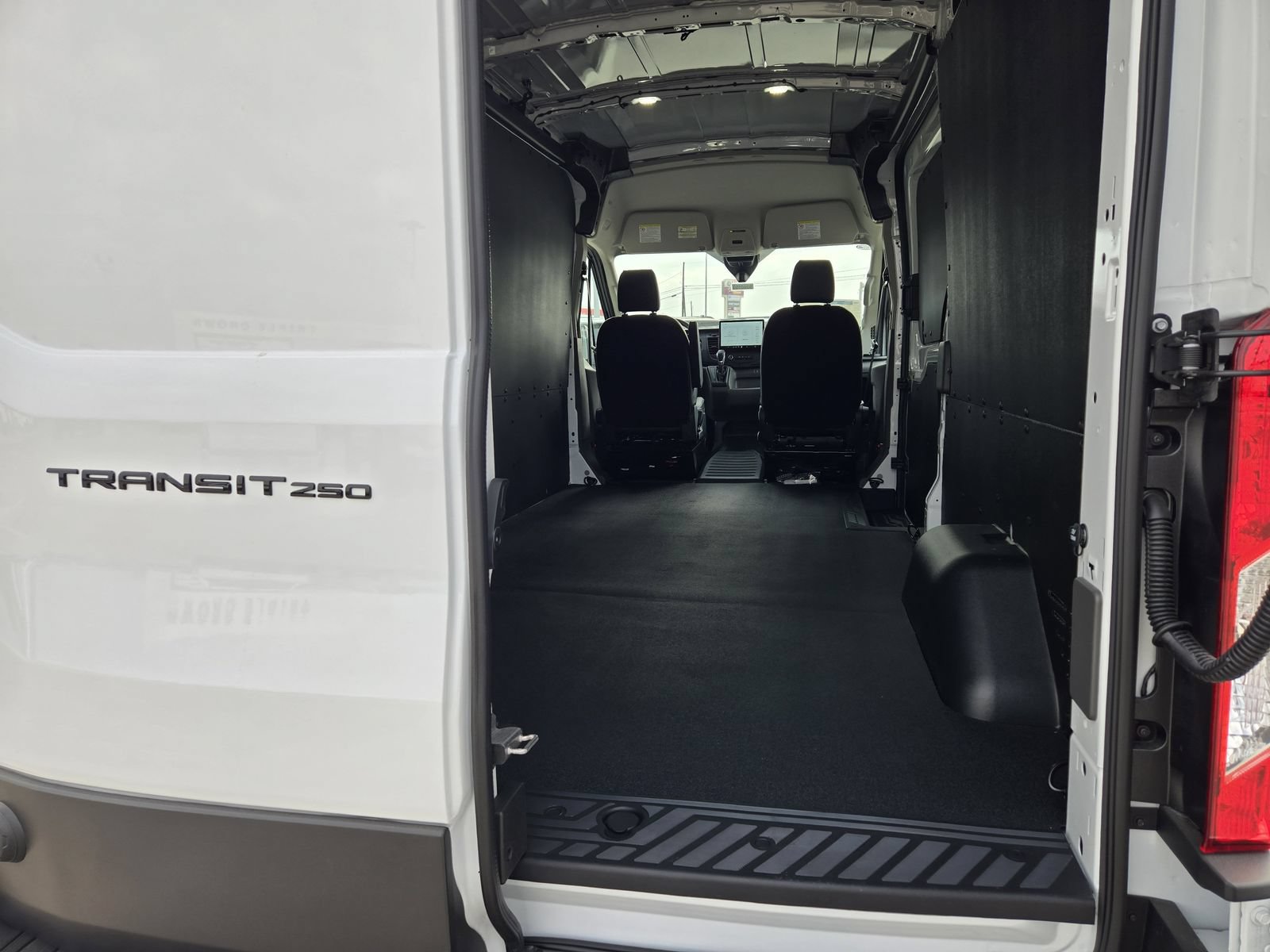 New 2026 Ford Transit 250 148 Medium Roof w/ Load Area Protection Package RWD image 31